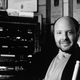 Mark Snow, en su estudio de la época de X-Files. Foto: Wikimedia Commons